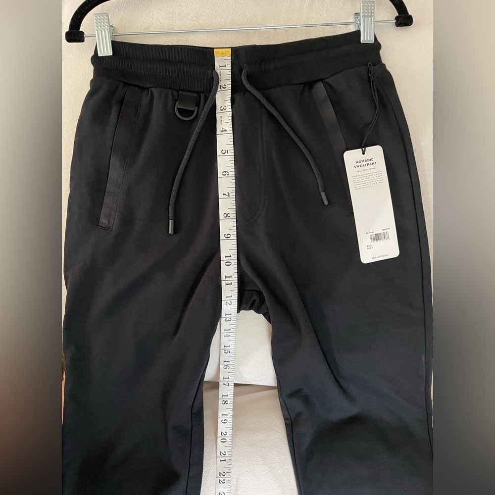 NWT Alo Yoga Nomadic Sweatpants in Black Front & Back Pockets Size S - Picture 8 of 16